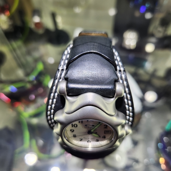 Oakley black Saddleback watch - Picture 2 of 4